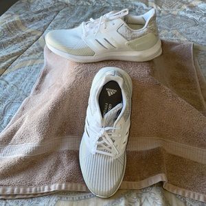Adidas rapidaRun white sneakers w/cloud foam. Size 6 Boys also fits Women size 8